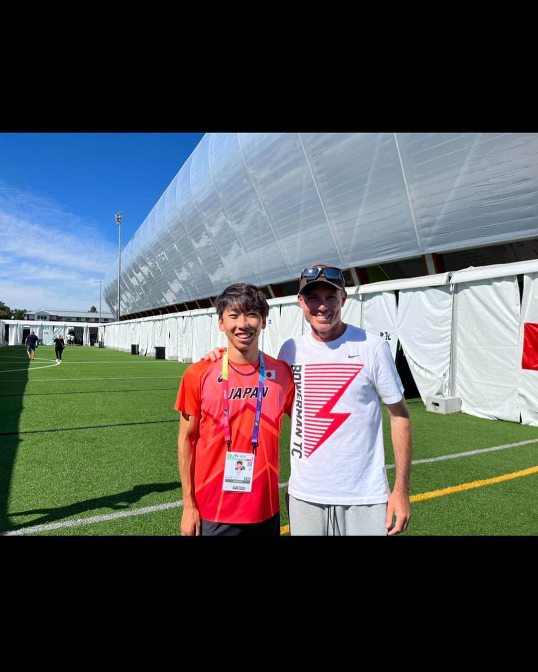 遠藤日向のインスタグラム：「昨年の日本選手権が終わってからオレゴン世界陸上の舞台を目標にしてきました。 日頃からサポートしてくれた家族、会社の方々、トレーナー、一緒にトレーニングしてくれた淳、圭太のおかげでスタートラインに立つことができました。 何よりBTCとの出会い、ジェリーとの出会いがなければここまでくることはできなかったと思います。  結果は目指したものには遠く及ばず、良いものではなかったけどここまでやれることはやったんだと、不安ではなく自信を持ってスタートラインに立てたことを誇りに思います。  またこの舞台に戻ってきて走ることそしてこの舞台で勝負できるようにこれからも挑戦し続けます。 たくさんの応援ありがとうございました。  @ats_k.819 @ysd_kit_831 @sei__trackfield @kusabuesansou @tokyo.conditioning.service @ekiden_news @bowermantc @bodyfunctionstudio @takada0613koki @hiroki_abe1119 @ahmyig_end @genyanagihara @nike @orehasesshusu @hisoza320」
