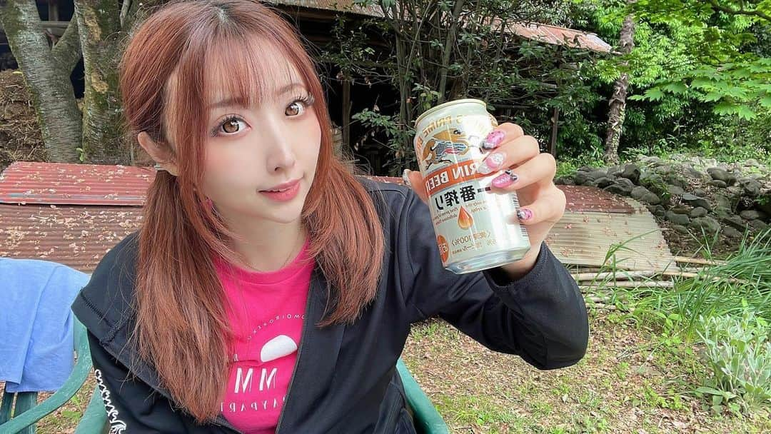 桃色れくさんのインスタグラム写真 - (桃色れくInstagram)「大自然最高🍻 ⁡ * * * * * 🍑ももれくフレンズ予定🍑 ⁡ 7/23  ギャルカフェ10sion1日店長イベ✨ 8/13  コミケ100㊗️ 8/14  コスホリ ⁡ 🍑毎日更新中ファンクラブサイト「Fantia」🍑 Instagramに載せられないのが載ってます♡ https://fantia.jp/fanclubs/17179 ⁡ 🍑＼To my overseas fans／🍑 ▶️https://www.patreon.com/momoreku ⁡ ⁡ 🍑毎日更新中ファンクラブサイト「Fantia」🍑 Instagramに載せられないのが載ってます♡ https://fantia.jp/fanclubs/17179 ⁡ * * * * * #アウトドア #アウトドア女子 #一番搾り #youtuber #youtube #パーカー女子 #自撮り女子 #selﬁe #撮影モデル #freelancemodel #japanesegirl」7月23日 12時06分 - momoreku