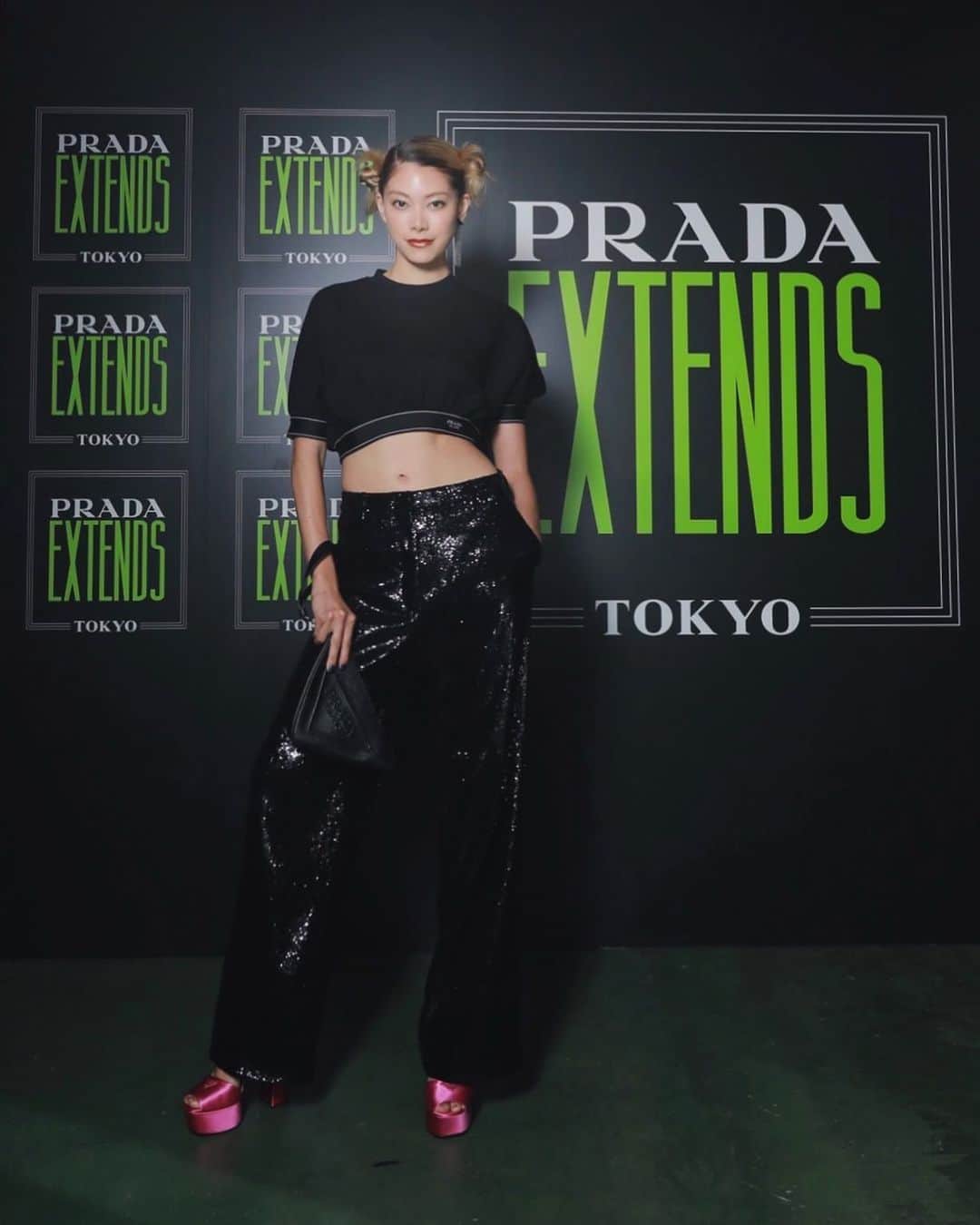 森星のインスタグラム：「#PRADAEXTENDS London ✈︎ Tokyo  @richiehawtin @prada」