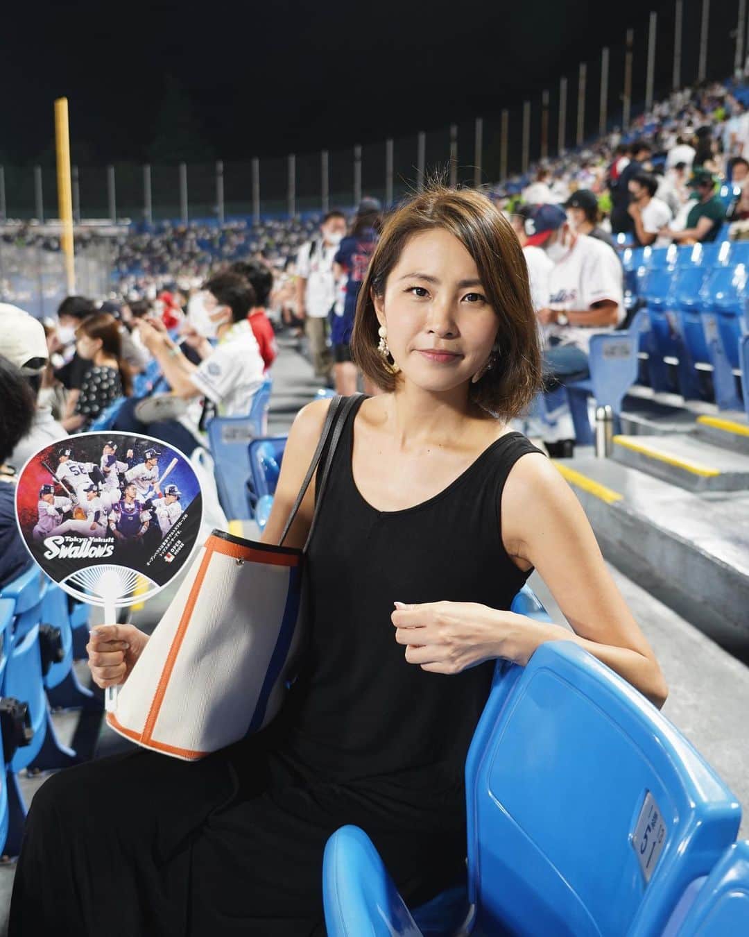 のインスタグラム：「まけほー  ①15-3😐← ②たーまやー ③空中くるりんぱ ④今日の救いの一本🥳 それだけ帰りの足取りが軽い！ ⑤配ってたうちわ ⑥2000試合達成は8/3？？ ⑦市川くん初めて見れた ⑧森下きゅん♡ 撮りすぎてSONYα7Ⅲがフリーズした… ⑨ハマショウの曲で登場する推しの坂本光士郎くん ⑩まさか坂本初打席を見れるとは！！  こんな日もあるねー😄 2年前はこれが普通だったけどね！ 秋山効果すごいね！！ 盛り上がっていい感じ👏  2022観戦 26戦目 #坂元野球観戦記録 観戦試合 18勝8敗0分  #神宮球場 #ヤクルトスワローズ #ヤクルト戦  #広島戦 #カープ戦 #広島カープ #プロ野球 #野球の楽しみ方は人それぞれ」