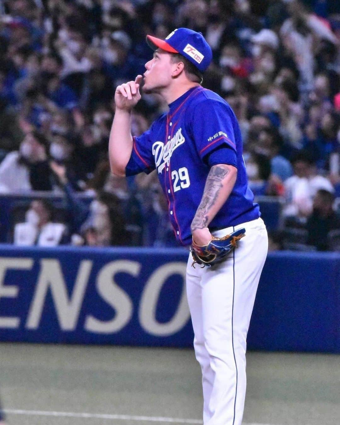 ジャリエル・ロドリゲスのインスタグラム：「Extraño la acción 🔥🔥 extraño sentir la adrenalina de mi canción ” bendiciones pa todo el mundo “ y de mis lanzamientos…. Pronto de vuelta dios mediante …..」