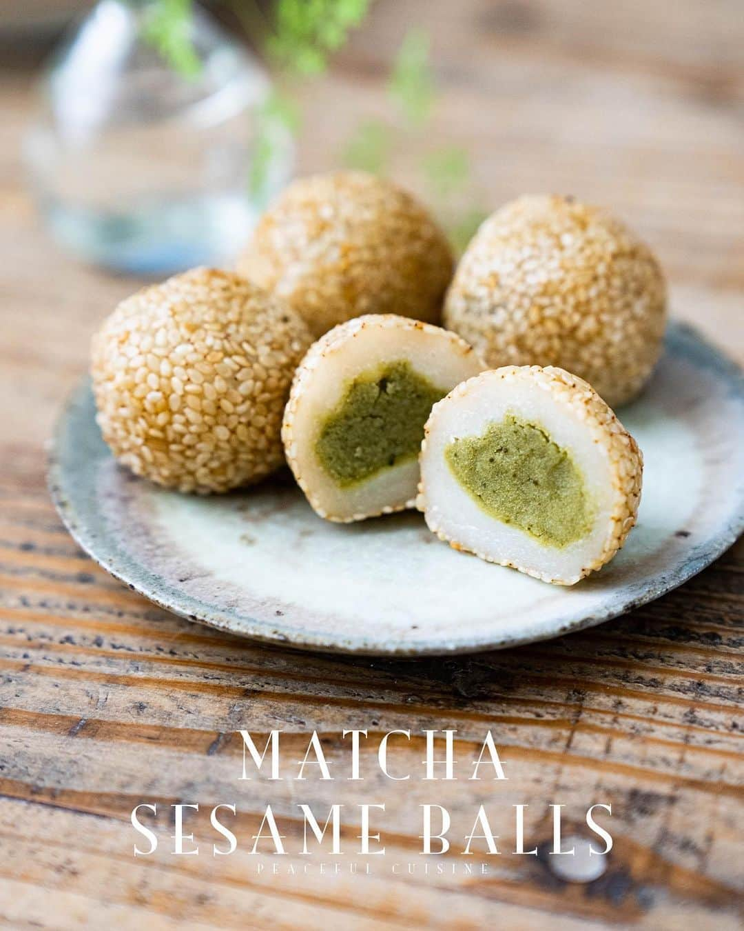 高嶋綾也のインスタグラム：「Matcha sesame balls aka Jian Dui recipe video is now up on my YouTube channel🙌🏻 It was my first time to make sesame balls but it turned out to be okay😂  抹茶ゴマ団子作ってみました🍡 白餡も要領つかめば２回目以降は一瞬で作れるようになりますね😂  #matcha #sesameballs #抹茶 #ゴマ #団子 #vegan #plantbased」