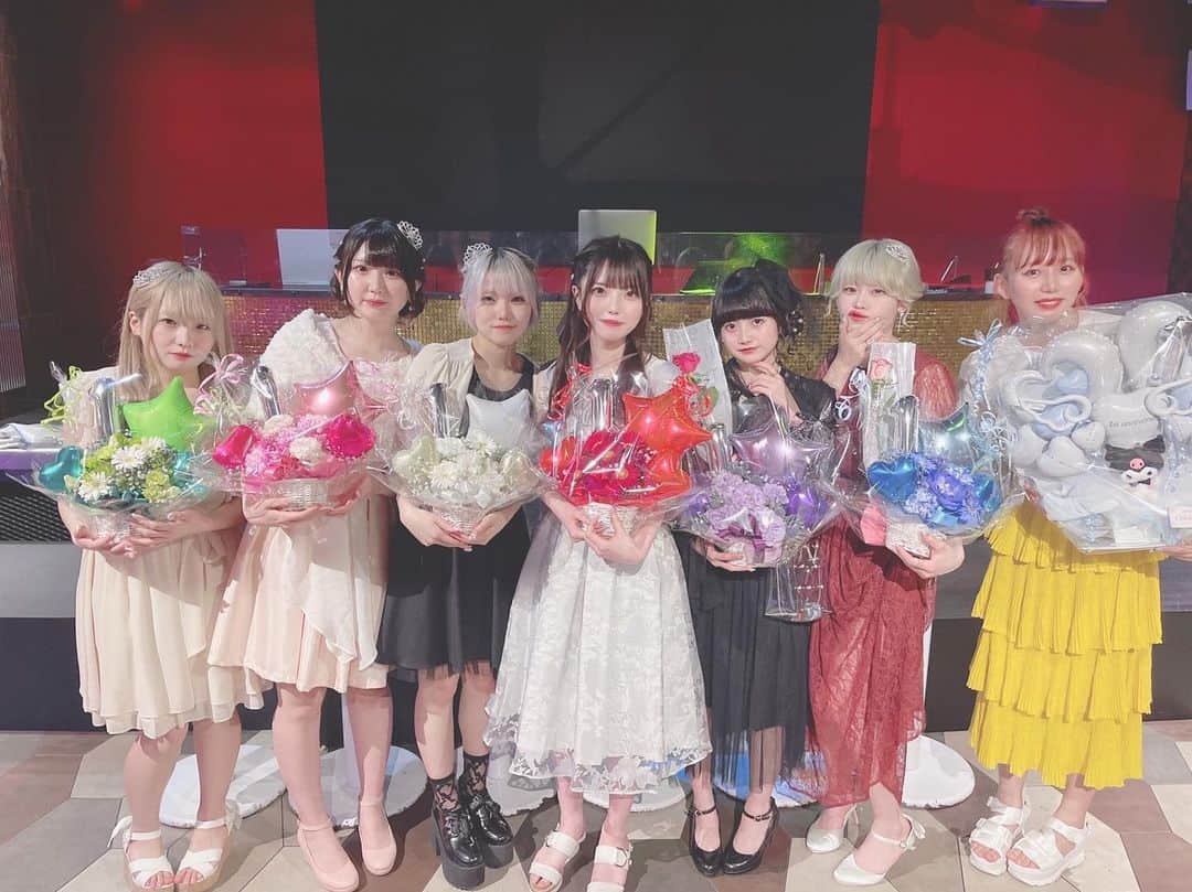 橋本からあげのインスタグラム：「꙳ デビュー1周年おめでとう❤️‍🔥 ⁡ メンバーにはアイドルという職業、 そしてあげもん！を選んでくれてありがとう そんな気持ちです。 ⁡ あげもん！ができた時に いろんな方に「本当にいいメンバー集めたね」ってたくさん言ってもらったんだけど 本当にその通りで、1年経ってもそれは変わらないし1周年パーティでファンの方に沢山愛されてるメンバーをみてとっても幸せでした、 ⁡ 可愛くてそれぞれに個性があって素敵なメンバー達なので少しでも気になってくれてる人はライブ見に来て欲しいし1回でいいから曲聞いて欲しいしタグ付けしてるとこからフォローして欲しい🥹 ⁡ ⁡ 私はプロデュースを任せてもらえてる立場として、来年はもっともっと沢山の人に見つけてもらえるようにあげもん！の為に超イイクリエイティブを作れるように頑張ります、 あとひっそりと1年で3曲書かせてもらったけどまだ誰にもどれを書いたか当てられてないのでまたひっそりといつか書きたいです、笑 ⁡ ⁡ ps.あいぽん、杏ちゃんへ 私8月結構空いてるから ビンゴ大会の景品ご飯行きましょう、🫶🏻 ⁡ ⁡ ⁡ ⁡ ⁡ ⁡ ⁡ ⁡ ⁡ ⁡ ⁡ ⁡ ⁡ ⁡ ⁡ ⁡」