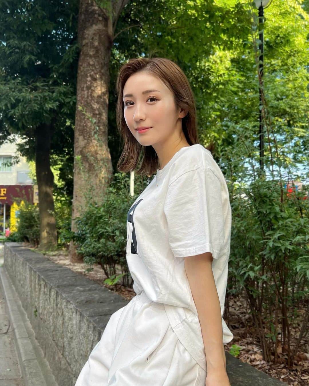 のインスタグラム：「今年蚊に刺された？🥹 えまは撮影でお尻刺された🍑」