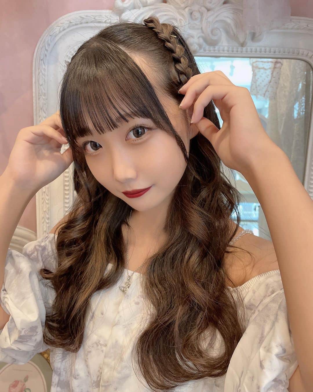 岩瀬みやびさんのインスタグラム写真 - (岩瀬みやびInstagram)「イヤリングカラーしました(⑉• •⑉)❤︎ 写真だとちょっとわかりにくいけど、三つ編みのところとか色違います🥰 色落ち楽しみながら夏休み満喫するぞー！！🫶 . . . .  #イヤリングカラー  #ふぉろーみー  #fllowme  #jkブランド  #夏休みの過ごし方」7月23日 18時46分 - miyabi___382