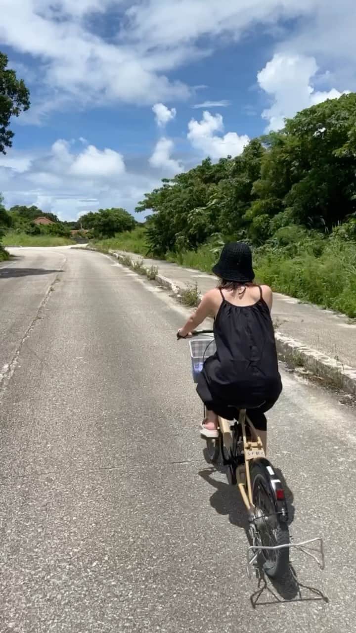のインスタグラム：「. 久しぶりのリール投稿✌️ 竹富島サイクリング楽しかった〜☺️✨」