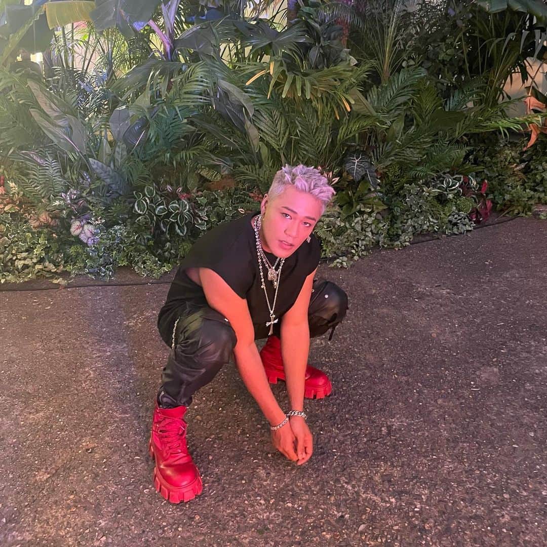 のインスタグラム：「土曜日みんな元気ですか❓ 夏男なう🦖🏝😈🫶🏄‍♂️ Im back.」