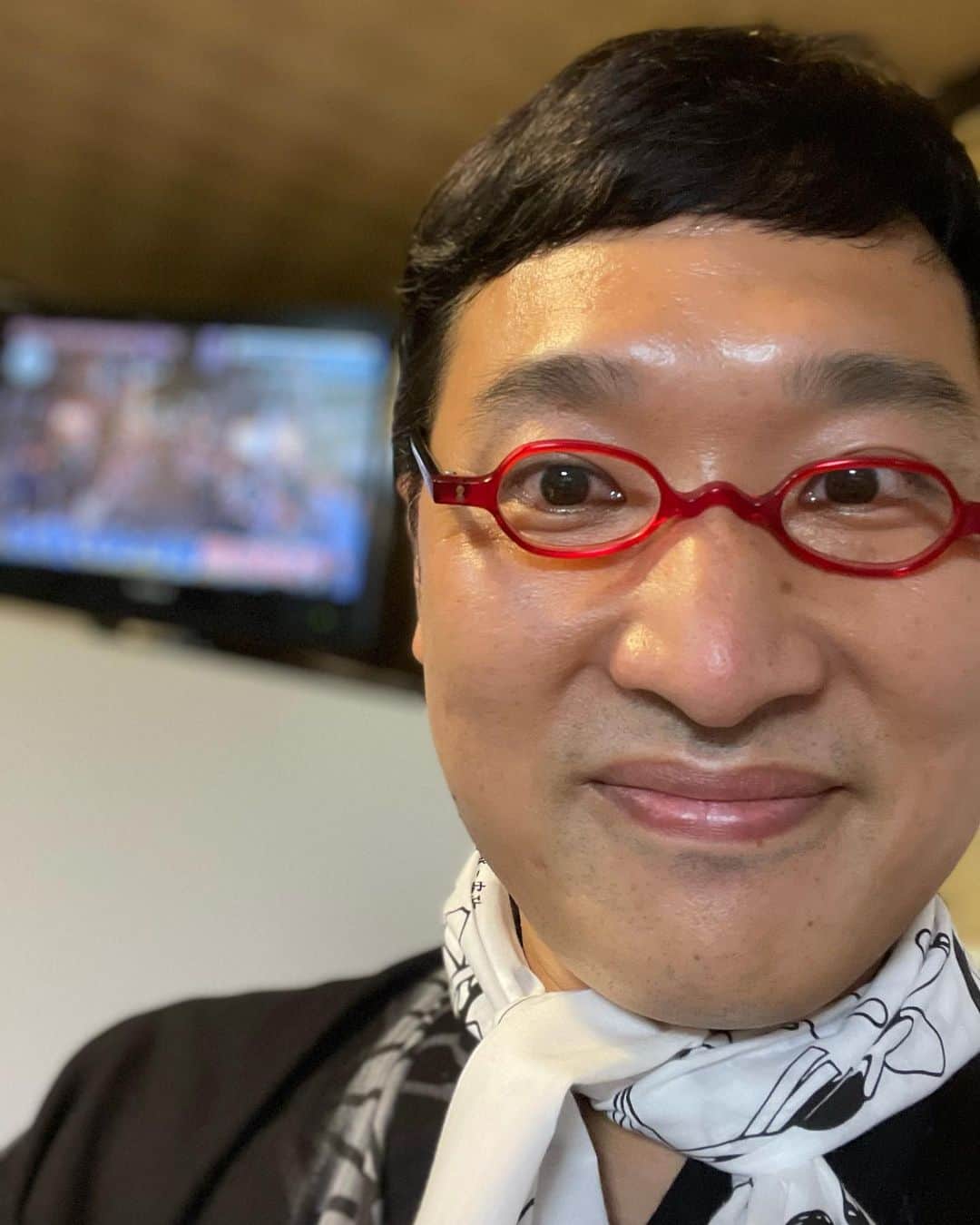 山里亮太のインスタグラム：「郡上八幡特集のアド街を郡上八幡のしのぶさんで観ています。 贅沢。 #アド街」