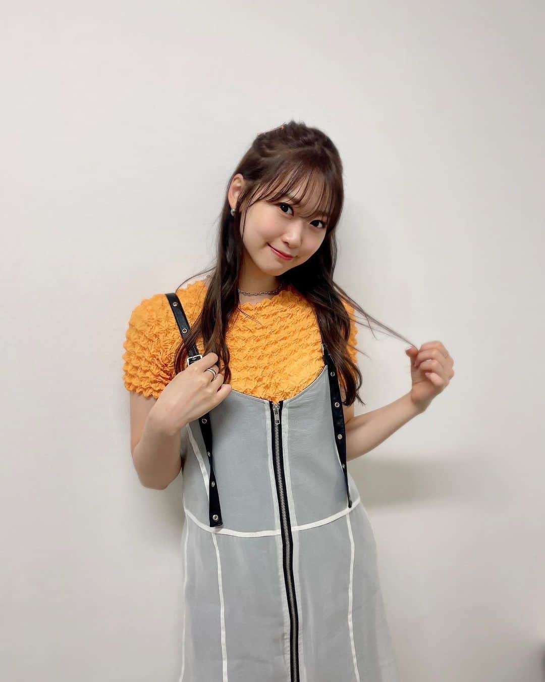 芹澤優のインスタグラム：「・  ニューカラーかわいい♡ 佐伯さんいつもありがとうございます！エアリーで可愛い！！  ロングが好きだからまだまだトリートメント頑張りますっ  トュルル〜♪  #明日はヘブバンイベント #ワクワクしちゃう」