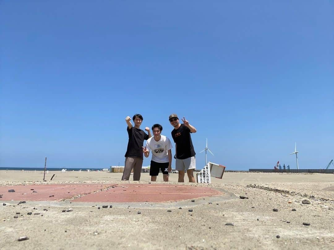 平田亮介さんのインスタグラム写真 - (平田亮介Instagram)「【男女混合バレー大会 下見の旅】~茨城県神栖市~  友達が10月に一泊2日の男女混合バレーの試合(@mimucup )を 主催するということで、付き添いで会場・宿泊施設の視察に🌊  天気もいいしローカルな定食屋のご飯は美味しいし 最高の1日になりました🤲  @mimucup 凄いです🤩🤩  ▶︎一泊3食付き🍙 ▶︎海まで徒歩5.6分の宿泊施設🌊 ▶︎試合後BBQ大会あり🍖🍺 ▶︎新設のアリーナ(3面)🏐 ▶︎高額(？)賞金あり🤯  話聞いてて自分が出場したくなりました。出よかな。 誰か一緒にバレーしてくれる人、募集です🙋🏻‍♂️  気になる人は専用アカウントか柳田までDMくださーい😁  #mimucup」7月23日 21時40分 - ta_ka_y