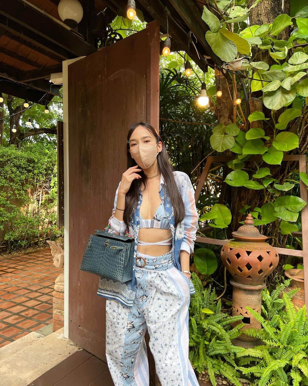 アム・パチャラパーのインスタグラム：「@myonlysunshine.official @privatestocklabsth 😘」
