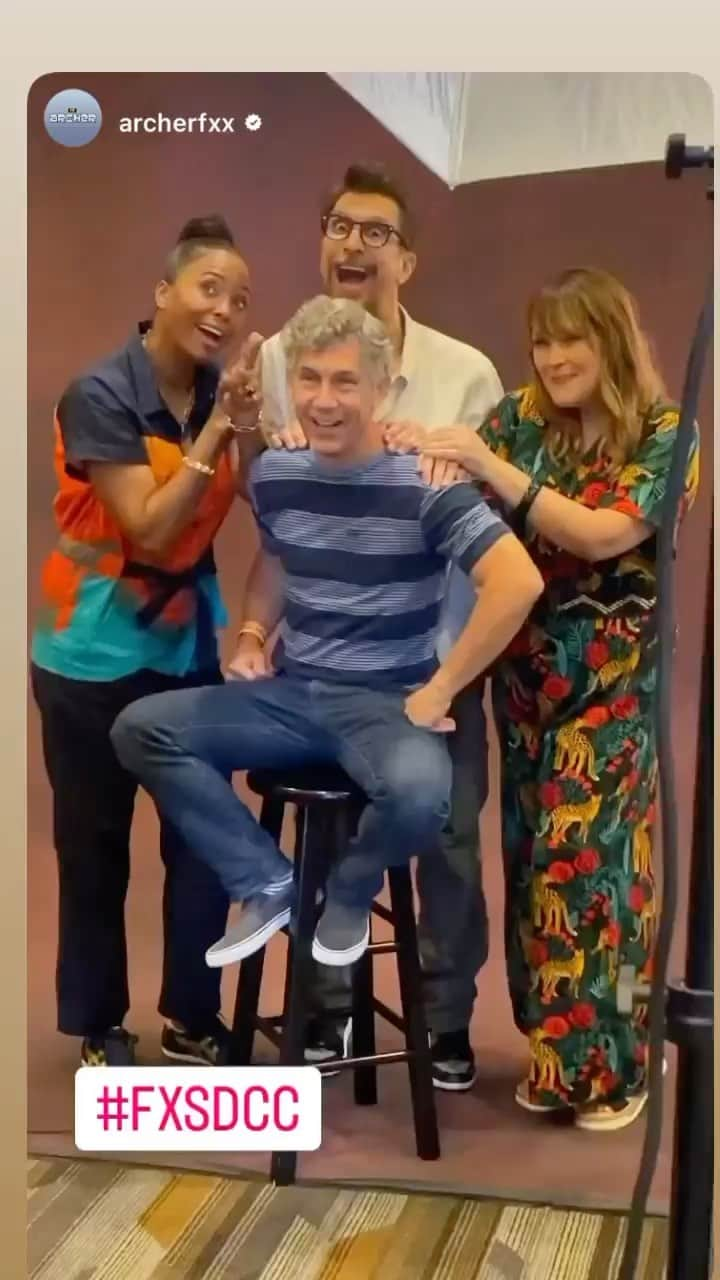 アイシャ・タイラーのインスタグラム：「Day 1 with my Archer family @sdcc2022 was 🧡🔥🙌🏾  @fxnetworks  @archerfxx  @ambercnash  @luckyyates  #chrisparnell」