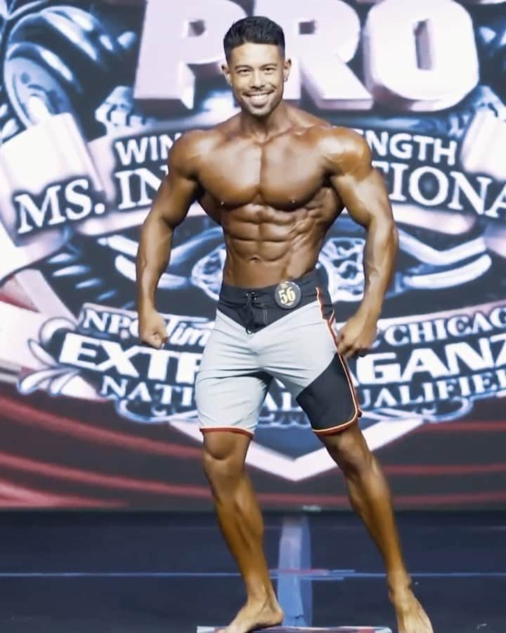 Kanekin Fitnessのインスタグラム：「Chicago Pro finals L-Walk.   本当に楽しかった！一生忘れない思い出になりました！  Met so many great people through this journey. Thanks for all the kind words and motivation. Next time I’m coming back to take it all🔥  ボードショーツは @cor_apparel   Work hard, see results.」