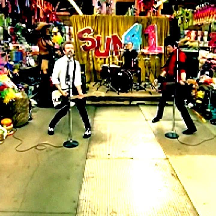 Sum 41のインスタグラム：「Happy 15th bday to the "Walking Disaster" music video!  To celebrate we've remastered it in HD for the first time ever!  Watch now: link in bio」