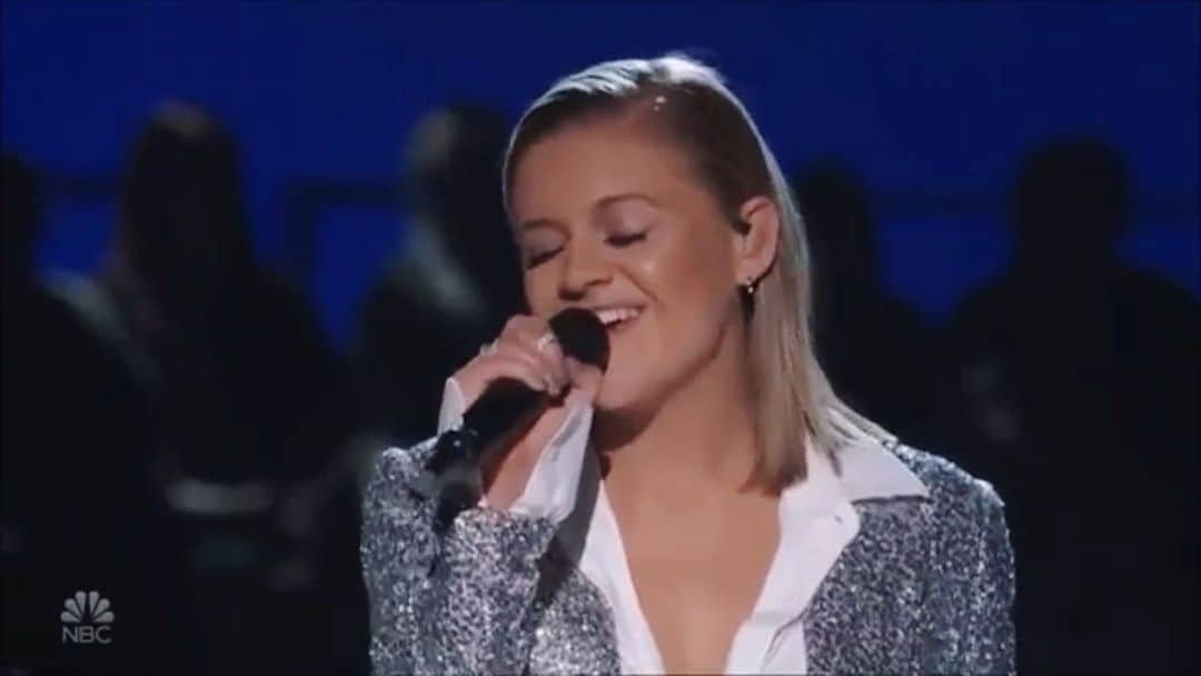 Kelsea Balleriniのインスタグラム：「feeding into the elvis mania with this tribute from a few years back ✨which brings me to…what song should i cover on TOUR?!」