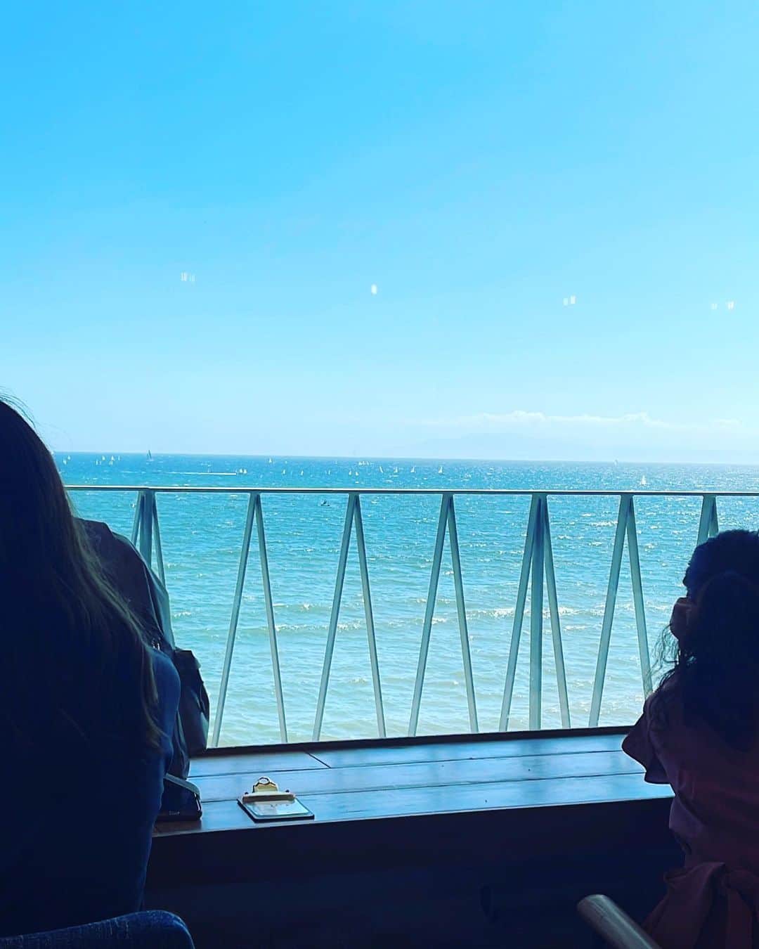 森藤恵美さんのインスタグラム写真 - (森藤恵美Instagram)「海見てると落ちつく😌🌊🏖 波の音とブルーと太陽と潮風、、 何も考えずにただボーッと海見てるだけで落ちつく😌🌊」7月24日 3時41分 - emi_morifuji