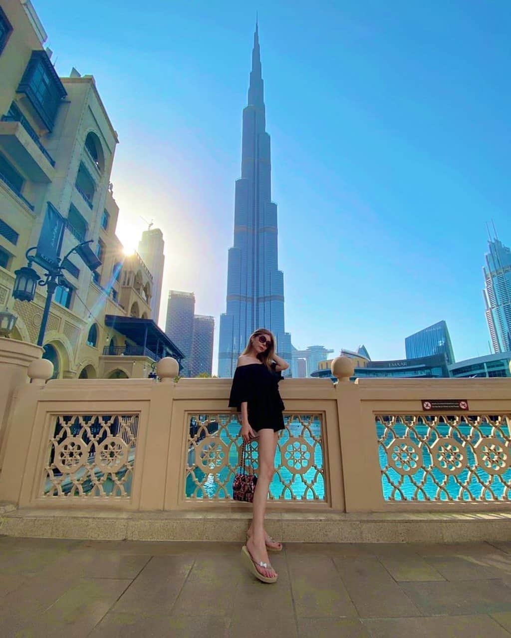 荒木レナのインスタグラム：「今年2度目のDubai🇦🇪  なんだかんだ初めて ブルジュカリファみた🤣  感想→でかい  Dubai for the second time this year🇦🇪  for the first time It looks like Burj Khalifa🤣  How do you feel → Big  #burjkhalifa #uae🇦🇪 #dubai❤️  #海外ガール #ふっかる女子」