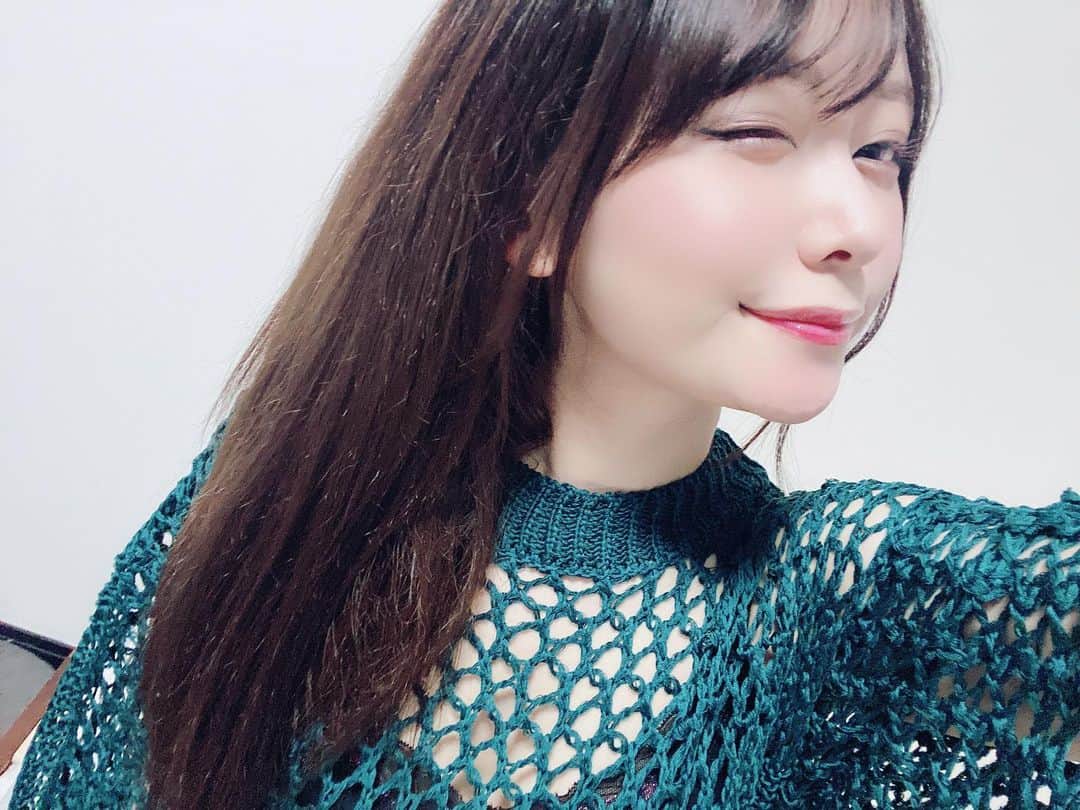 鉢呂ゆなのインスタグラム：「新しいチーク買って嬉しいから久しぶりに載せたあ👼🏻 . . . . . @cosmedecortejp  #漁に使うアミ #身体が夏になる #西川貴教 #キャバ嬢が飼ってるチワワ」