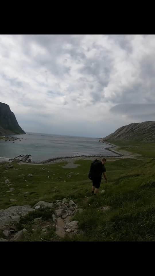 アンネ・リネ・ヤシェムのインスタグラム：「Vetvika et naturhard paradis ⛰️🌊  #utno #visitvestlandet #vetvika」