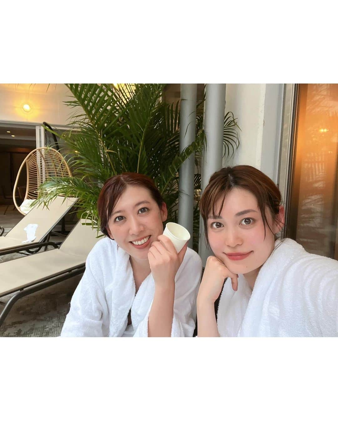 沖玲奈さんのインスタグラム写真 - (沖玲奈Instagram)「先日あちゃこと初の #8hotelchigasaki に🧖‍♀️💓 近くの美味しいお店もタイミング良く友達に教えてもらって🥹茅ヶ崎ナイト楽しみました🥰✨8hotel→すぐ隣の居酒屋キポンさん🌺のコースおすすめです😙✨ 駅近なのもめちゃ便利で、平日に行けたら行くのも良さそう🤲✨ ちびっこちゃん達もいて癒された🤣🤣✨笑  サウナ大好きなのでもっと開拓したいー！中々遠出出来てないから遠征もしたいな🧖‍♀️非日常空間楽しめた🥹❣️ あちゃこいつもありがとう〜😌✨✨ 映える椅子座ってるのに最後の写真のポーズのやる気なさ😂← #サウナ #サウナ旅 #茅ヶ崎 #8hotel #8hotelchigasaki #shorttrip #kipon」7月24日 18時08分 - reinaoki2508