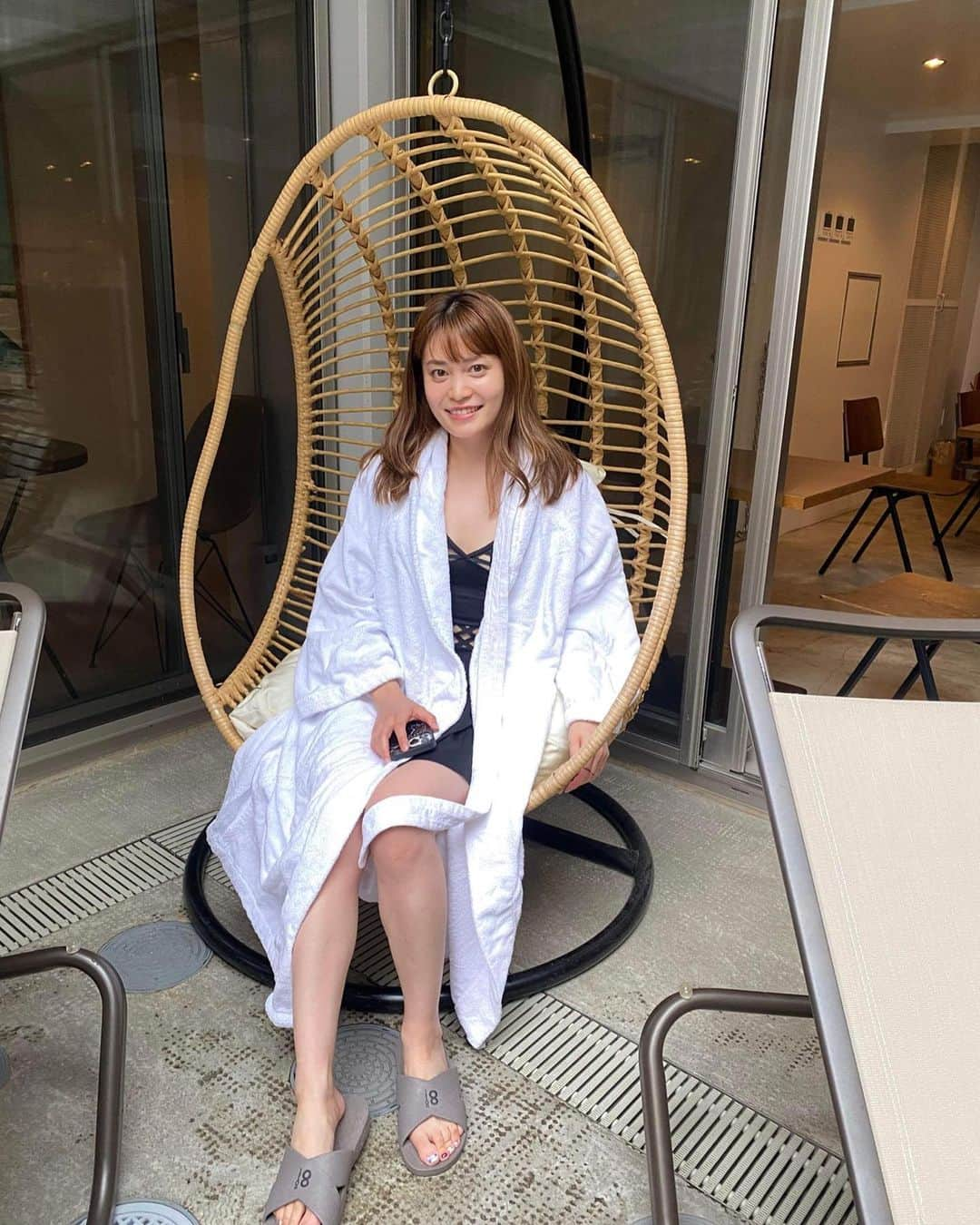 沖玲奈さんのインスタグラム写真 - (沖玲奈Instagram)「先日あちゃこと初の #8hotelchigasaki に🧖‍♀️💓 近くの美味しいお店もタイミング良く友達に教えてもらって🥹茅ヶ崎ナイト楽しみました🥰✨8hotel→すぐ隣の居酒屋キポンさん🌺のコースおすすめです😙✨ 駅近なのもめちゃ便利で、平日に行けたら行くのも良さそう🤲✨ ちびっこちゃん達もいて癒された🤣🤣✨笑  サウナ大好きなのでもっと開拓したいー！中々遠出出来てないから遠征もしたいな🧖‍♀️非日常空間楽しめた🥹❣️ あちゃこいつもありがとう〜😌✨✨ 映える椅子座ってるのに最後の写真のポーズのやる気なさ😂← #サウナ #サウナ旅 #茅ヶ崎 #8hotel #8hotelchigasaki #shorttrip #kipon」7月24日 18時08分 - reinaoki2508