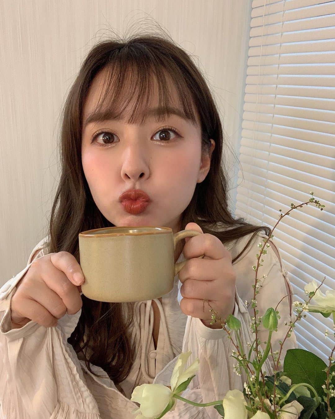山田菜々のインスタグラム：「お知らせです✨  大阪にあるお店Pentaとイラストデザイナーのきらりさんとコラボします〜☕️♡  8/7〜8/21までの期間限定でコラボフードやドリンク、そして私を描いてくれたきらりさんのイラストの展示もあります🎨✨  もう少し詳しいことはまたお知らせしますが、私も遊びに行こうと思ってます🥹🫶たのしみ！  ぜひ遊びに来てくださーい🥰」