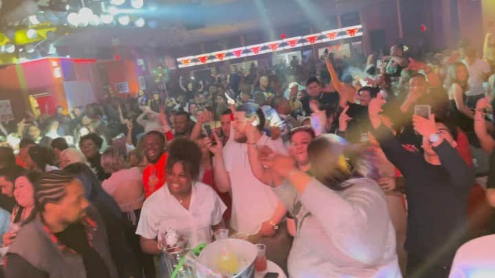 ファンクマスター・フレックスのインスタグラム：「FUNKFLEX ON THE SET! I KEEP THEM PARTIES MOVING AND THEM CARS CRANKING! @salsaconfuego / @___djshadee   WHO NEEDS VIP ACCESS / BIRTHDAY TABLES TO THEM EVENTS?  FUNKFLEX BOOKING INFO: LITDIGITALDJS@GMAIL.COM」
