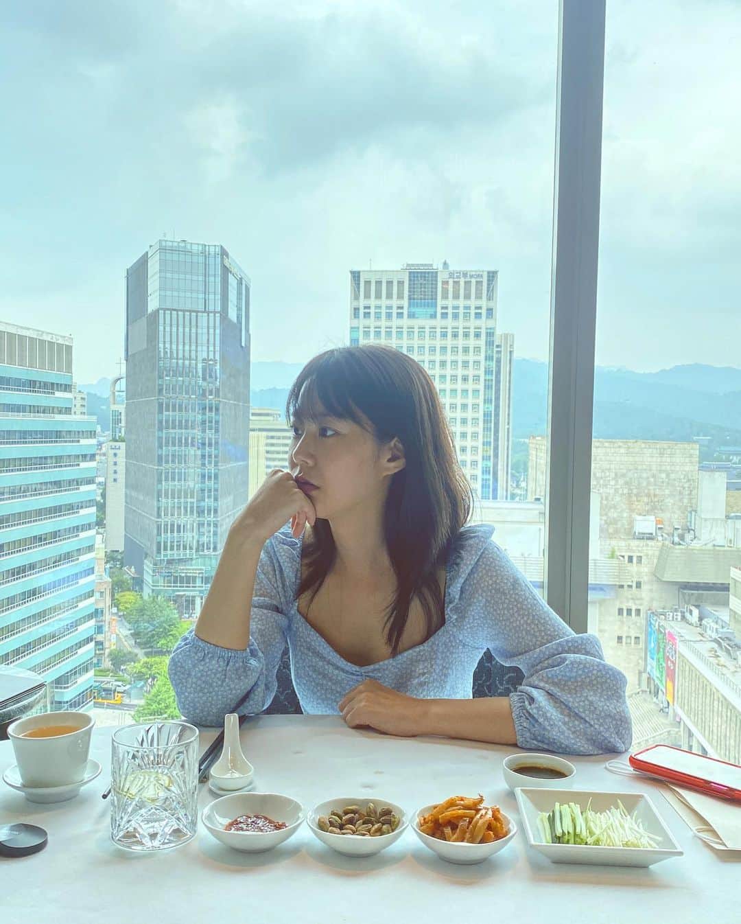 ハン・スンヨンのインスタグラム：「오늘의 생일자 그리고 축하해♥사랑합니다♥ My #hbd #debut #생일날재데뷔한사람나야나 #14th」