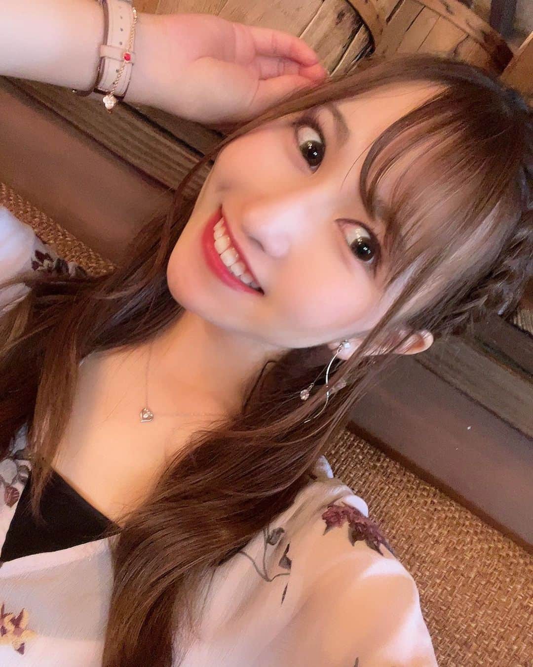 のインスタグラム：「. 先日ね @futuro_eyelash さんで、 #パリジェンヌラッシュリフト の #まつげパーマ をしていただいて来たのっ☺️✨ . 今回も奈々の逆さまつ毛ちゃんがパッチリっ👀❤️ (写真はまつ毛パーマ取れちゃってるときだけど…) . 最近、まつ毛のケアも頑張ってて、 褒めてもらえることもめちゃくちゃ増えたので、 めちゃくちゃ嬉しいのっ💕 . . 私の投稿を見たっとお店の方にお伝えすると、 10%OFFになるので、 是非お目目ぱっちりにしに行ってみてねっ☺️！！ . まゆ毛の整えるのとかもあるはずなので、 詳しくは @futuro_eyelash さんの アカウントへ飛んでみてねっ！！✨ . . . . . ❤️写真集『ビキニパークへようこそ』発売中❤️ . ❤️トレーディングカード発売中❤️ . . . #ミスFLASHグランプリ  #アイドル  #idol #モデル #model  #童顔  #japanesegirl #japaneseidol  #asiangirls #asian #asianbeauty  #ig_japan #igers #picoftheday #lingerie  #童顔女子 #低身長女子 #低身長  #低身長コーデ #かわいいものが好き #ファッション #ファッションコーデ  #ヘアアレンジ #ヘアスタイル」