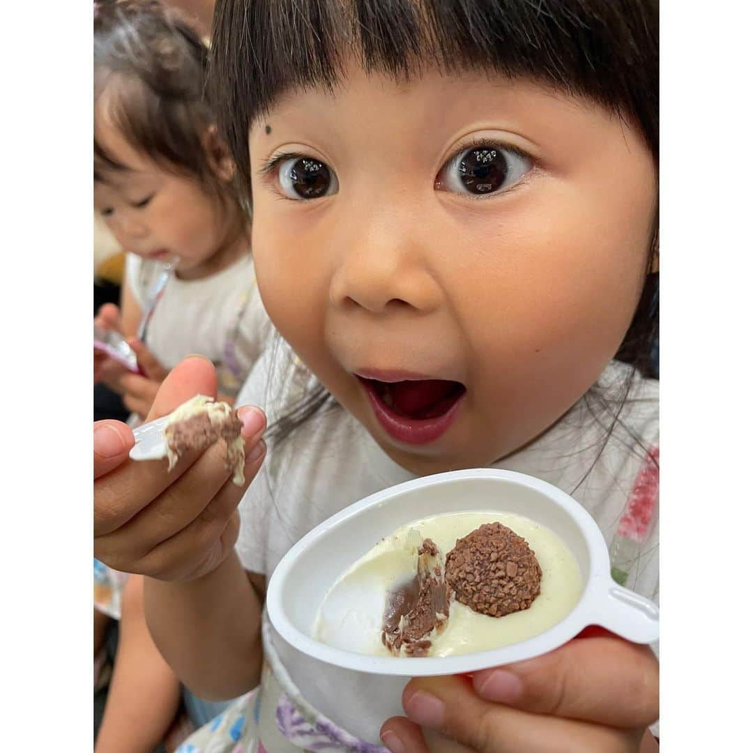 ぽるママさんのインスタグラム写真 - (ぽるママInstagram)「. . ド派手Candy store🍭🍬🌟  ショッピングモール行くと絶対あって いつも吸い寄せられるように入って行く２人🤤💘  気持ちはわかる。  好きなの一個だよ、って言うと ２人の個性が出るから面白い🥰💖  #袋開けてみて #思うてたんと違う #ってパターン #よーーーくある」7月24日 14時23分 - poruporumama