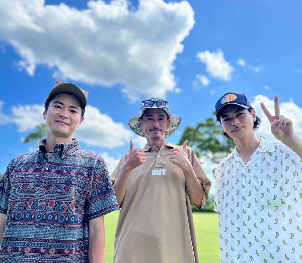窪塚洋介のインスタグラム：「本日はブラザーズゴルフにて、 昨日から また1打更新しちゃったんだな♪♪ ⚪️105⚪️ 100切りもーすぐかなあ😍  #3人揃って自己ベスト達成  #ベルセルバ市原 松→桜コース」