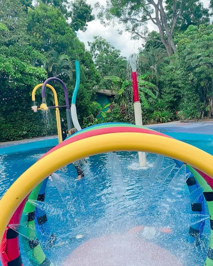 小林明実のインスタグラム：「動物園の中にWater parkが あって子供達のテンションが MAXになった✨  #singapore  #waterpark」