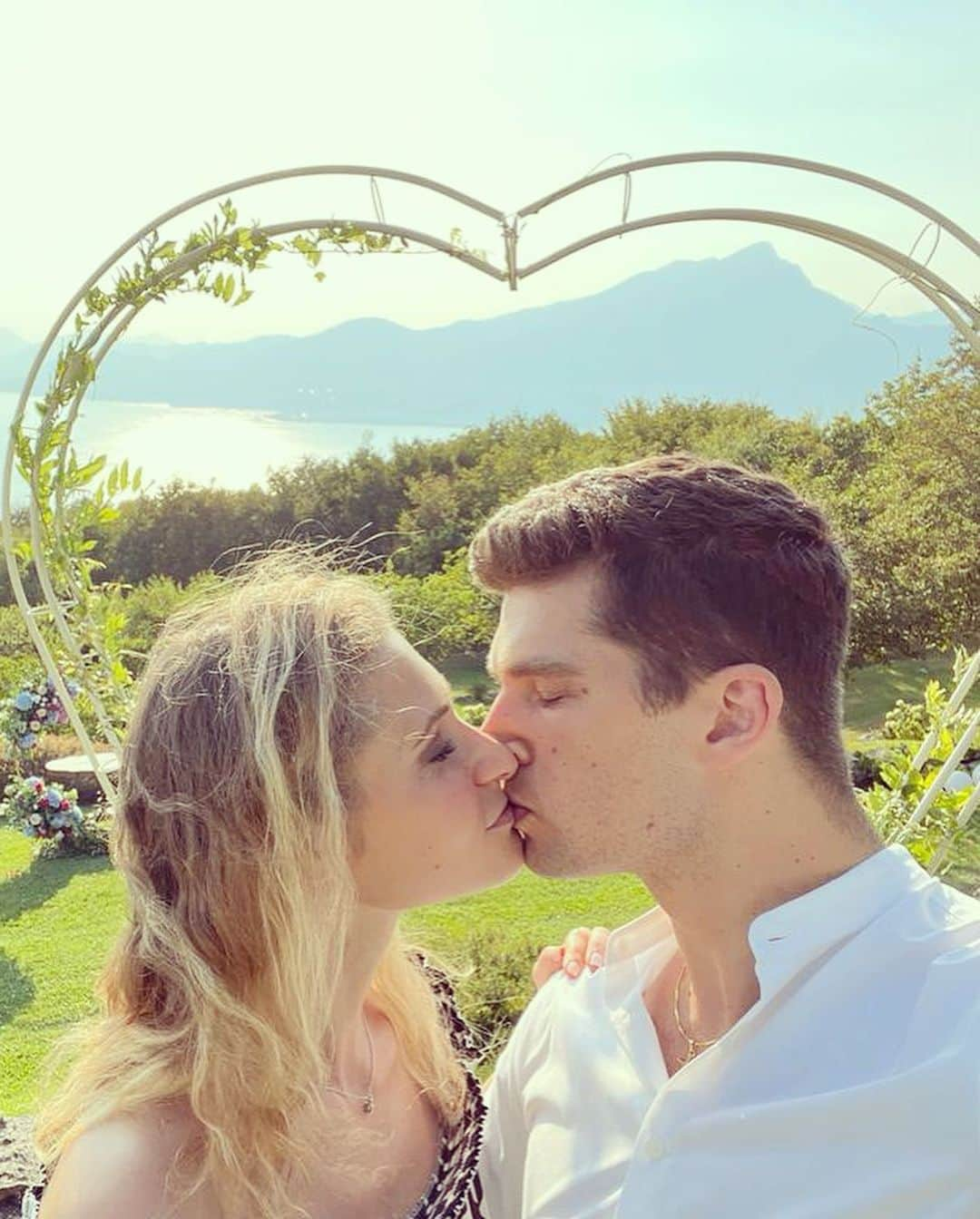 カロリーナ・モスケーニさんのインスタグラム写真 - (カロリーナ・モスケーニInstagram)「About last weekend 🥰  Let’s celebrate love ❤️ #loveyou #wedding #youandi #gardalakeitaly #lifewithsmile」7月25日 3時10分 - carolinamoscheni