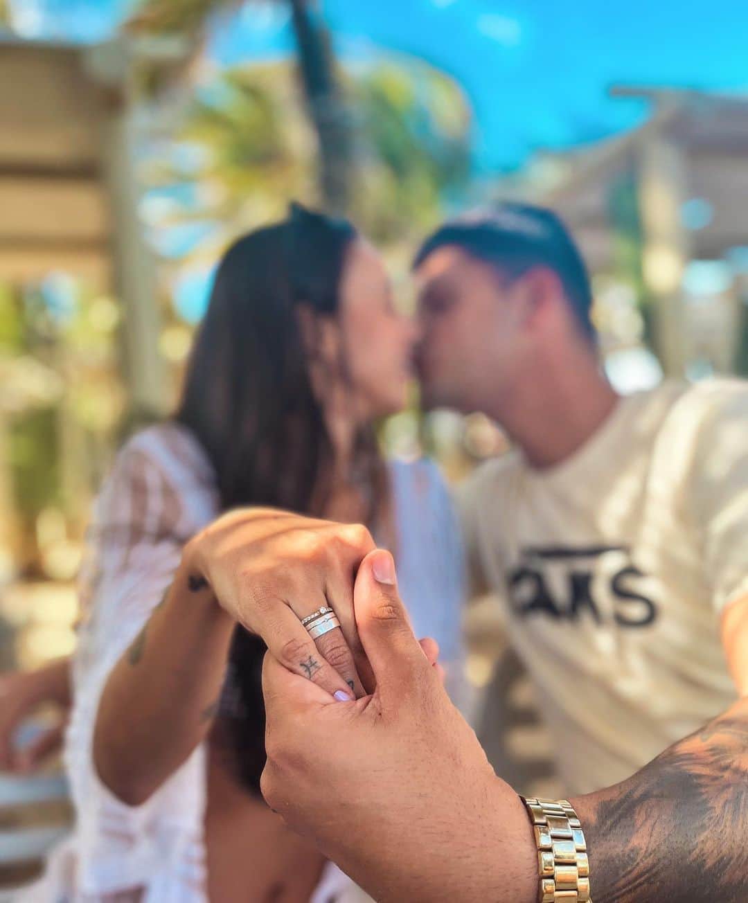 ガブリエル・モラエスのインスタグラム：「infinitas vezes SIM!!! 💍 te amo, meu noivo ❤️」