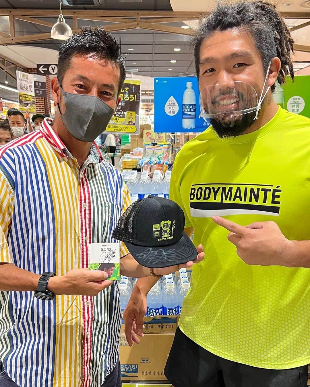 堀江翔太さんのインスタグラム写真 - (堀江翔太Instagram)「@bodymainteofficial  イベントありがとうございました！ 広島埼玉大阪兵庫と回らしていただきました！ 久しぶりにサインや写真を撮れてよかったです！今回はこれで終わりでーす！ しかも、関西エリアでは、大学の大先輩植西さんとまわれて、光栄でした。笑 あと @heat_sato  にも来ていただき、いいイベントになりました！ みなさんありがとうございましたー！ #植西さんタックル刺さりまくる人 #ありがとうございました #あいかわらず元気やった」7月24日 19時03分 - shotahorie_no.2