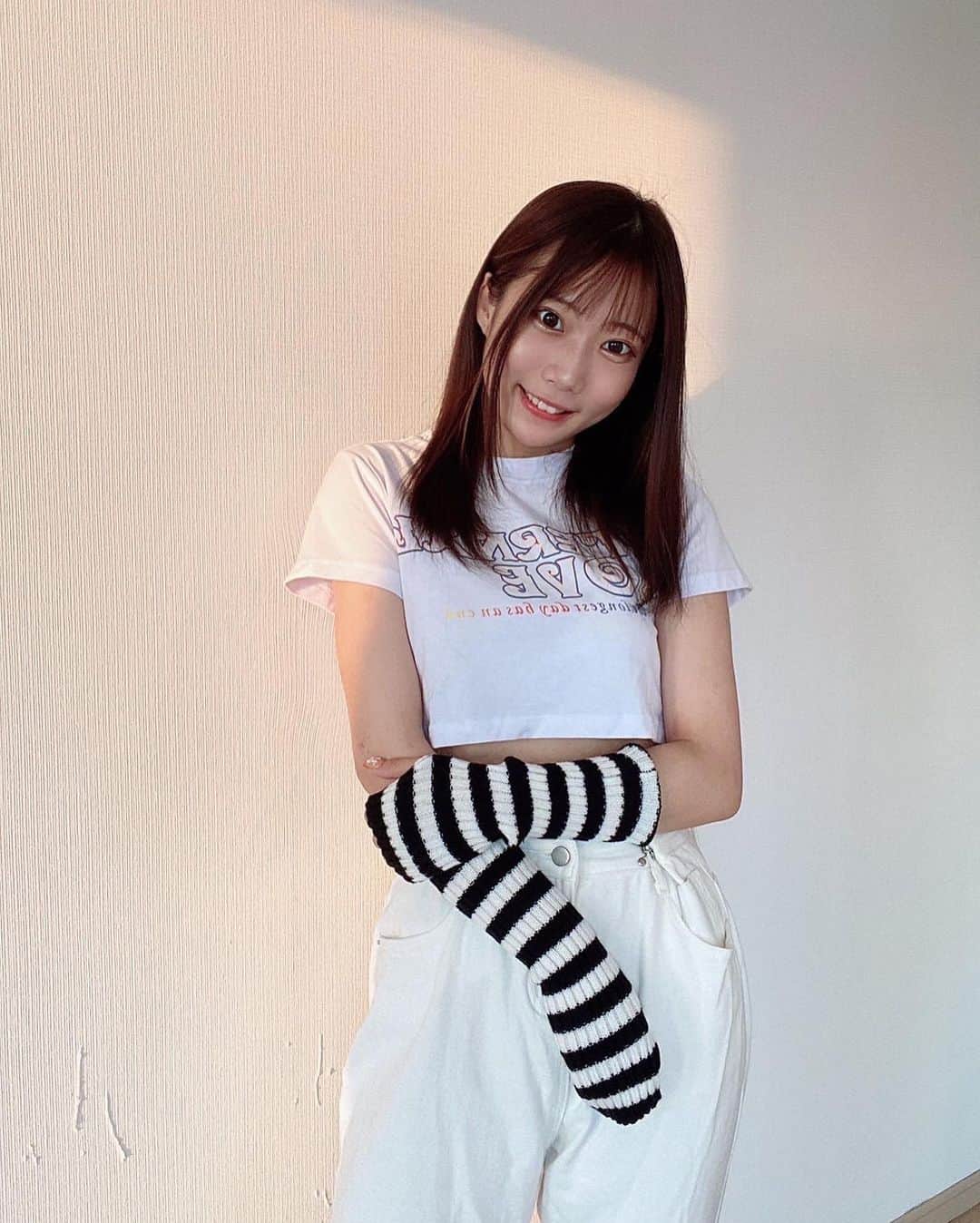 のインスタグラム：「コーデは今流行ってるアームを使いこなしてみました😗！ ガーリー系！！女の子女の子してる服たまに着たくなるのよ🥰  アームカバーの商品検索ID：6940757  いま最高のセールやってるって知ってた！？  1~5999円まではセール価格より15％OFF、 6000円以上はなんと20％OFF SHEIN史上いっちばん割引率高いらしい！！！ やばくない！？私も沢山買い物する！！  そんな素敵なクーポンコードはこちら！ 『a_thin08』 クーポンの利用期限は9月30日まで！！  夏服みんなチェックするしかないよー！！！❤️  #SHEINforall　 #SHEIN #SHEINpartner　 #AD #今日のコーデ　 #OOTD @shein_japan」