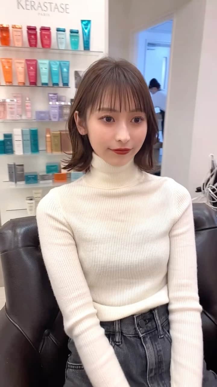 佐藤 康文のインスタグラム：「韓国風ヘアbefore→afterです✨  #韓国風ヘア #外ハネボブ #韓国ファッション#グレージュ#ミルクティーベージュ #デザインカラー #インナーカラー#外ハネ#美容師#美容院 #撮影モデル#ヘアスタイル#ヘア#アレンジ#ヘアアレンジ#hair#hairstyle #ヘアカラー#ヘアセット#髪質改善#名古屋美容室 #」