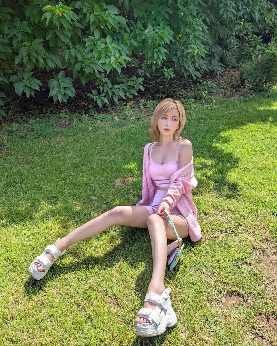 美咲あいりのインスタグラム：「💖 @sheinofficial @shein_japan  ⁡ ⁡ ⁡ ⁡ ⁡ coordinate1 ▫️SHEIN SXY Rib-knit Crop Cami Top With Coat & Shorts Set 　　2849885 ⁡ ⁡ coordinate2 ▫️1pc Ribbed Knit Halter Top & 3pcs Tank Top 　　7618522 ▫️Honeyspot Cut Out Ruched Drawstring Flare Leg Pants 　　10209931 ⁡ ⁡ coordinate3 ▫️SHEIN Textured Asymmetrical Hem Tube Top & Bodycon Skirt Set 　　10817242 ⁡ ⁡ ⁡ Coupon codo "misakiairi " ⁡ ⁡ 1～5999円まではSALE価格より15%OFF 6000円以上は20%OFF♡ ⁡ ⁡ ⁡ #SHEIN #SHEINforall #OOTD」