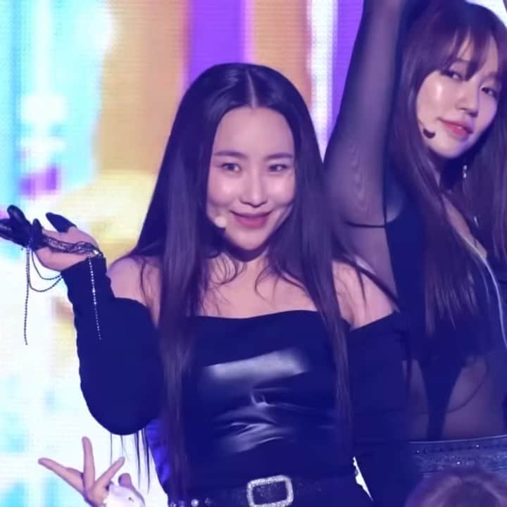 Urban Zakapaのインスタグラム：「엔딩요정 🧚‍♀️ ❤️」