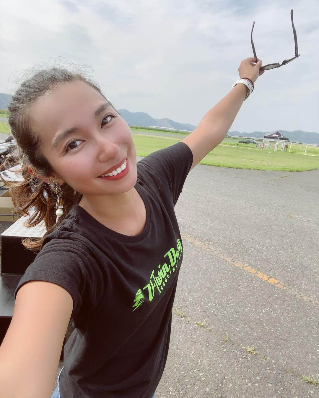 エマ中岡優姫のインスタグラム：「#vtwindragassociation  お疲れ様でした✨ 今日のじゃんけん大会 かなり盛り上がったね🤣👏 また次回9/3-4も よろしくお願い申し上げます🥳 #ドラッグレース  #ハーレーダビッドソン」