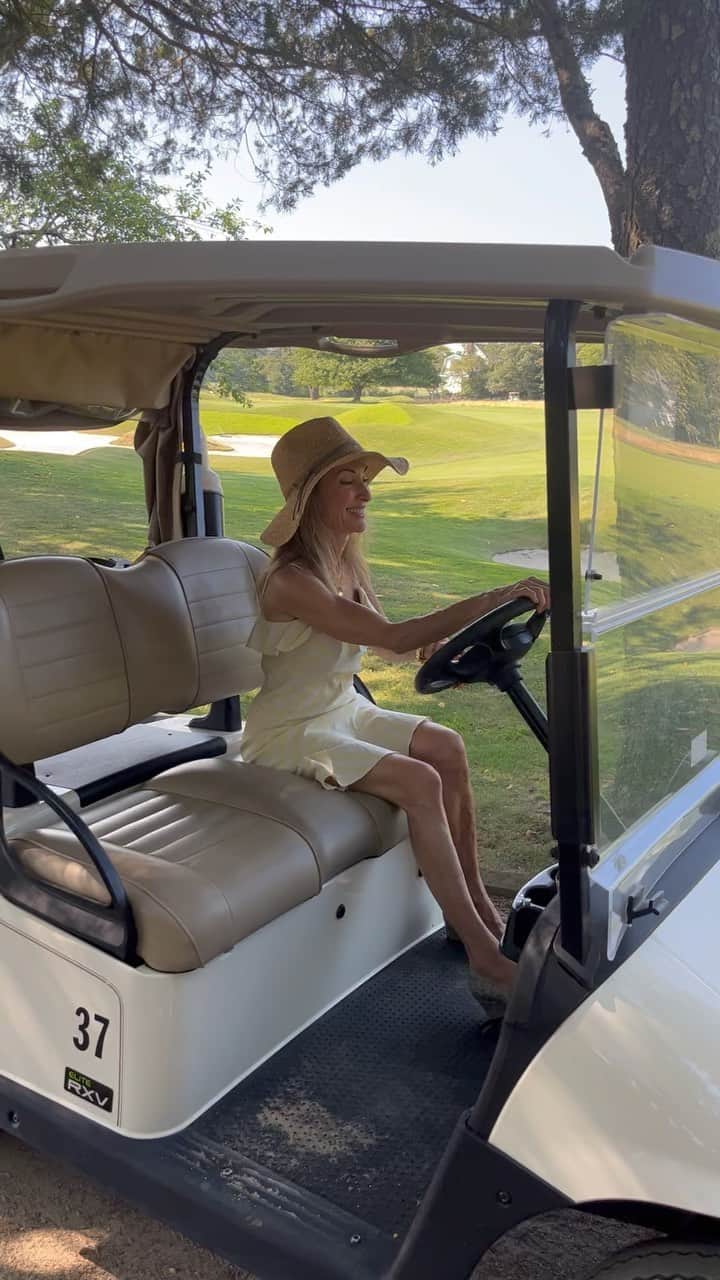 スーザン・ルッチのインスタグラム：「🎼”On the Road Again…”👍👍👍 Happy Sunday!」