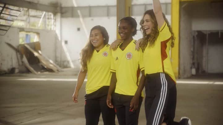 サッカー コロンビア代表チームのインスタグラム：「Nuestra camiseta siempre ha sido la camiseta de todo un pueblo, de toda nuestra gente  #TodosSomosColombia  #adidasfootball #creadoconadidas @adidasco」