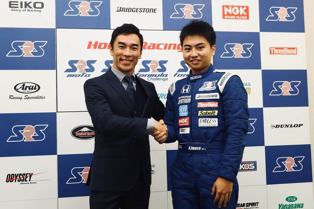 佐藤琢磨さんのインスタグラム写真 - (佐藤琢磨Instagram)「Huge congrats to Ayumu for his first win🏆 in F2!! So happy for him. It was only 3 years ago as he graduated in 2019 Honda Racing School Suzuka (ex SRS-F)  歩夢、本当におめでとう‼️  #hondaracingglobal」7月25日 0時31分 - takumasato_official