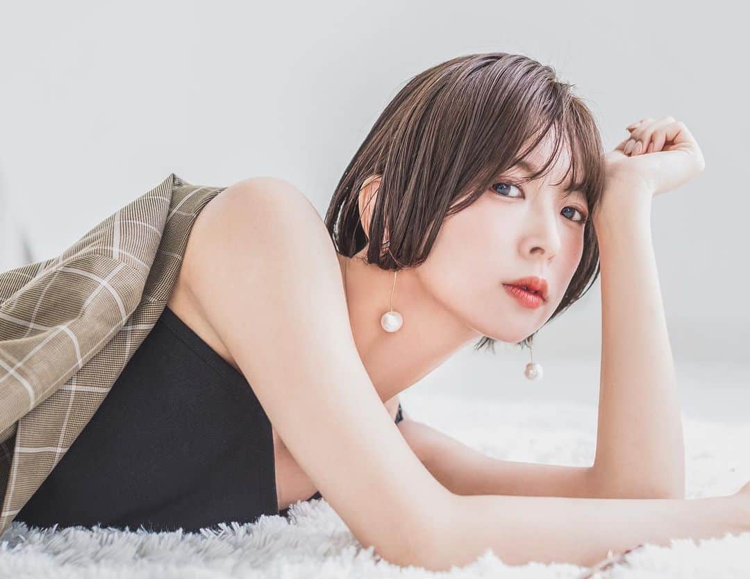 rt8のインスタグラム：「. 📷 THE WORKS model:asupi photograph&artwork:rt8  #best_photogram #bestphotogram_portraits #beautiful #model #fashion #japan_photo_now #LIVE8 #everylive #サロモ #関西モデル #ヘアメイク #撮影依頼募集中 #モデル #撮影 #ポートレート #カメラ #写真撮ってる人と繋がりたい #写真好きな人と繋がりたい #モデル募集 #ポートレート部 #東京カメラ部 #ポートレート女子 #被写体 #ポトレ #京都 #ファインダー越しの私の世界 #作品撮り #関西写真部 #モデルさんと繋がりたい #ポートレートしま専科」