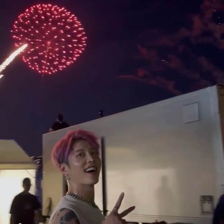 雅-MIYAVI-のインスタグラム：「Summer in Japan is not that bad  ✌🏻✌🏻😃🎆  @luckyfm_fes」