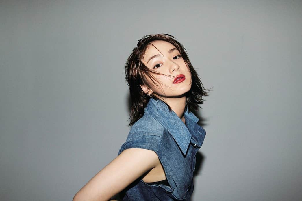 平祐奈のインスタグラム：「💋💋💋 @shethree_magazine」