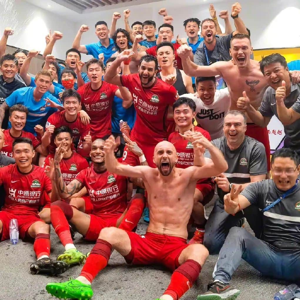 トニ・シュニッチさんのインスタグラム写真 - (トニ・シュニッチInstagram)「What a night ! After almost 2 years in China I played my first game at home stadion and in front of our great fans  Very happy for the win against my ex club 😉🤪」8月8日 14時19分 - sunkicaa