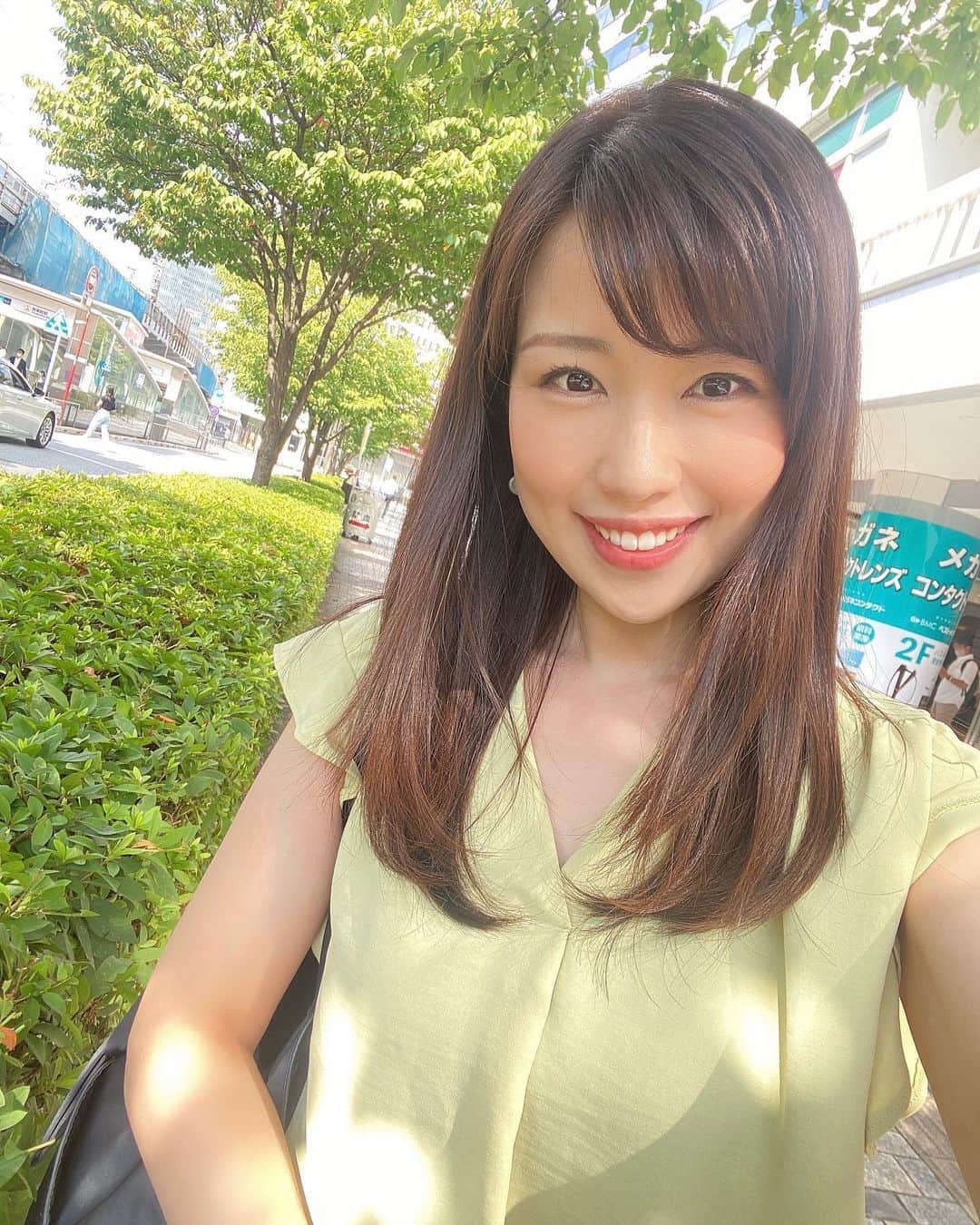 道岡桃子のインスタグラム：「銀座にて✨  今日は司会のお仕事です🎤  リアルにお客さんが入る会は久しぶり🎉  何百回と司会してても緊張します😅笑  #アナウンサー #アナウンサー衣装  #司会 #司会者 #イベント司会  #銀座 #有楽町 #女子アナ #grl #ロングヘア #long」