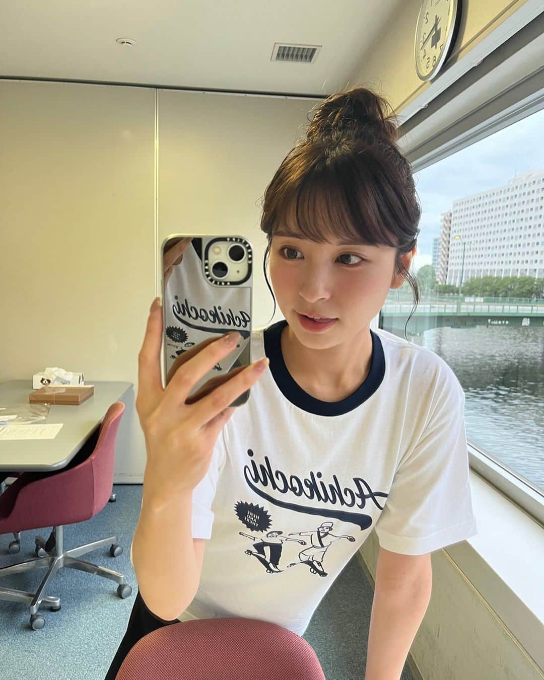 角谷暁子のインスタグラム：「あちこちTシャツ、可愛すぎませんか？？ まだグッズも買えるそうですよ...！ #achikochi👕」
