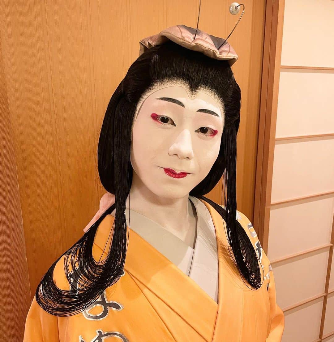 市川團子のインスタグラム：「皆さま、こんにちは。市川團子でございます。  今月の歌舞伎座の2部と3部に出させていただいております。  こちらは2部の「浮世風呂」のなめくじの写真です。  日々研究し、一生懸命勤めてまいりますので、ご覧いただけたら嬉しいです。  #歌舞伎 #kabuki #歌舞伎座 #浮世風呂 #市川團子 #danko」